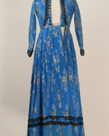 Sleeved foustani (dress) made of silk brocaded fabric