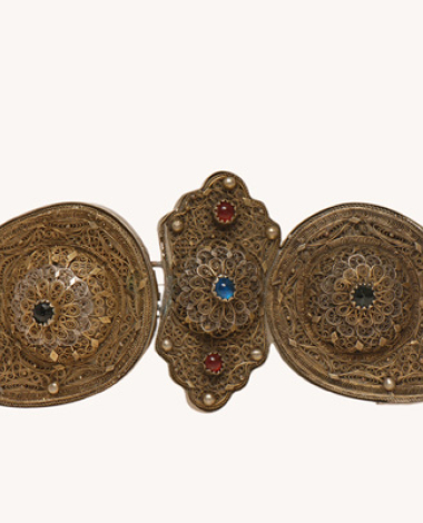 Kolania, gold plated chape ornamented with fine wiry decoration with multicoloured glass stones