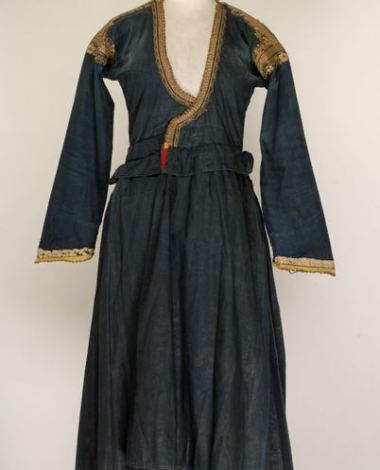 Kaplamas, a kind of dress made of glazed dark cotton fabric