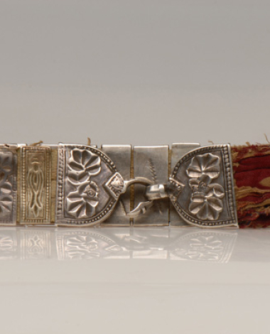 Zonari, silver articulated belt with an embossed decoration
