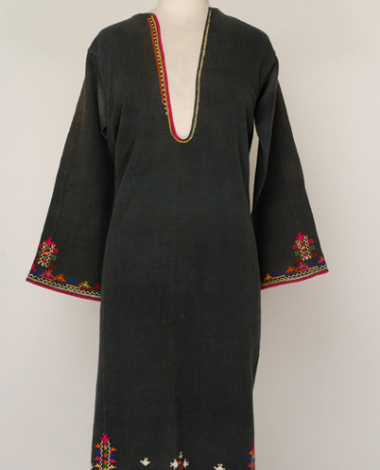 Κουμίσ', γυναικείο πουκάμισο από το Μέγα Ζαλούφι