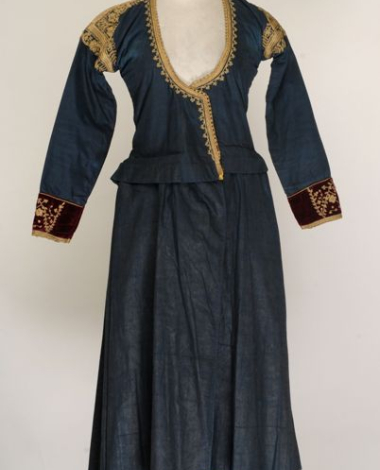 Psilos kaplamas, a kind of dress made of glazed dark-coloured cotton fabric