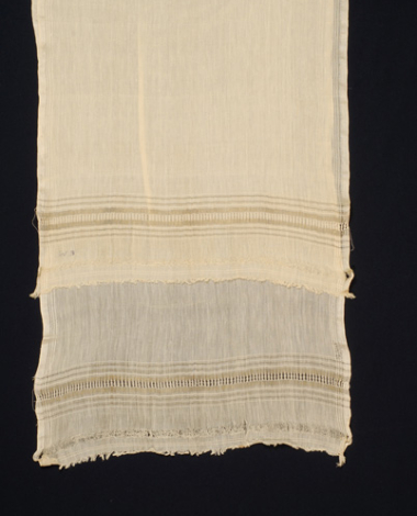 Silk-and-cotton bolia with linear, perforated decoration