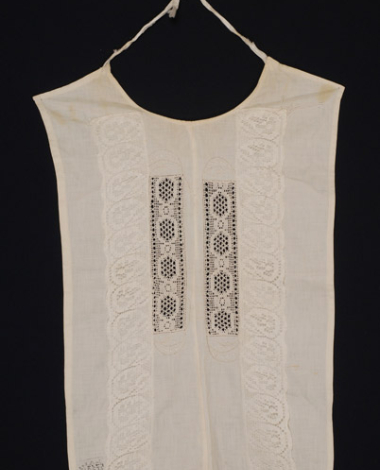 Plastron, pectoral piece of fabric, trimmed with atrantes, white embroidery and cotton lace sold by the metre
