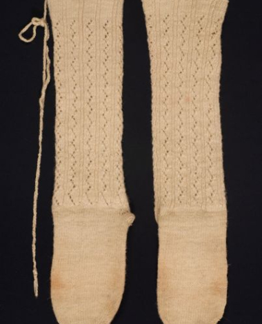 Ts'rapia or tsorapia, women's woollen stockings
