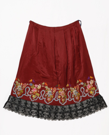 Satin crimson apron embroidered with multicoloured silk threads
