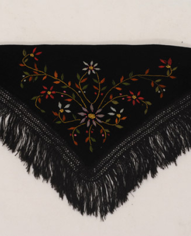 Zostra, triangular velvet fabric embroidered with colourful silk. Fringed end. 