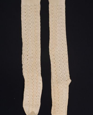 Ts'rapia or tsorapia, women's woollen stockings, kaglekotes or koudelenies