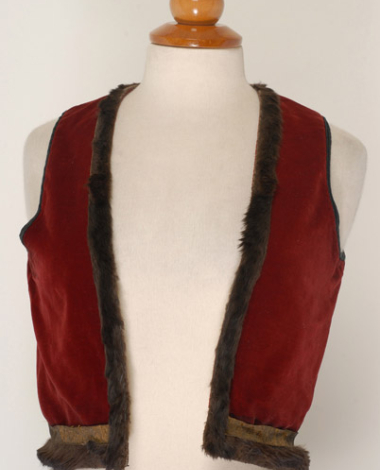 Gounela, sleeveless jacket trimmed with fur