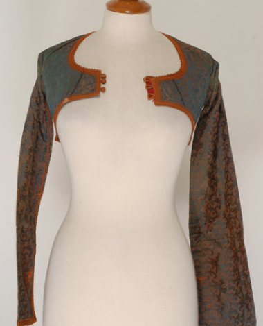 Kontogouni, sleeved jacket trimmed with a fine cinnamon-coloured cordon