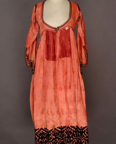 Very long silk foustani (dress), with skin-tight bodice and pleated short-waisted skirt