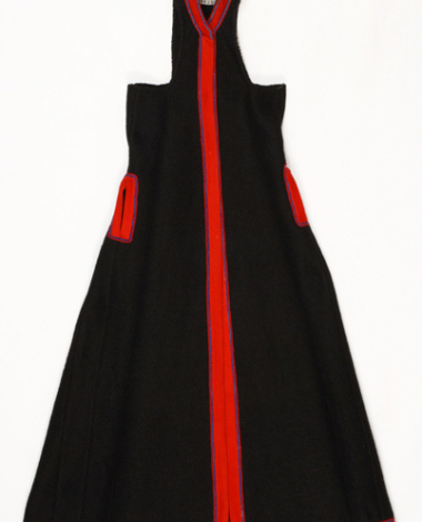 Flokata, tight sleeveless overcoat made of black sayiaki (fullen wool fabric). Decoration at the selvages with red felt band