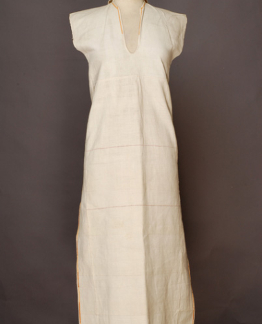 Poukamisa me tis podies, long outer cotton garment with large openings at the right and the left sides