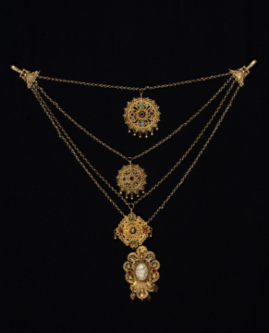 Gilt kordoni (cord), very long chain torso ornament with filigree rosettes decorated with variegated glass stones, leafy "tetramidia" (raindrop-shaped laminas) and spherical metal elements