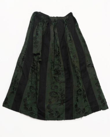Pleated apron made of brocaded fabric