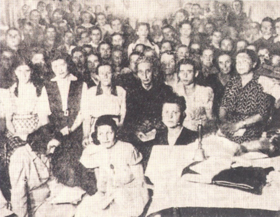 Από τις πρώτες, μετά τον Πόλεμο, εξετάσεις των αναλφάβητων μητέρων στον χώρο του ΛτΕ. Εφημερίδα Ακρόπολις, 5/6/1947. ΙΑΛΕ