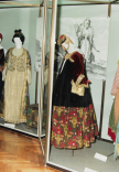 Άποψη της περιοδικής έκθεσης «Οι φορεσιές του ελληνικού παραδοσιακού γάμου». ΜΕΛΕ 1992.